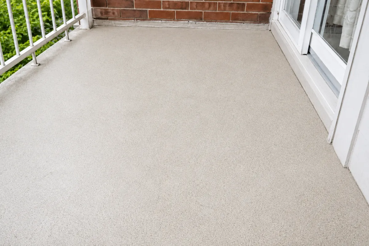 Après — Balcon béton nettoyé à la pression
